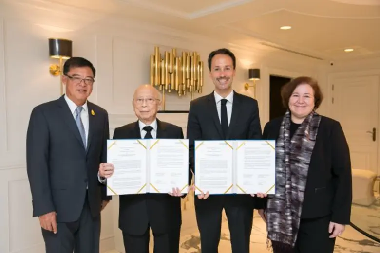 นายโกวิทย์ โปษยานนท์ ประธานกรรมการ (ที่สอ...