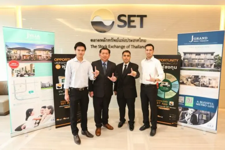 นายสิทธิพร รัตนาภรณ์ (ที่ 2 จากขวา) ประธา...