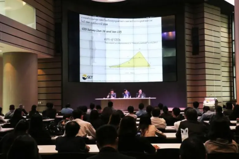 ดร. ภากร ปีตธวัชชัย รองผู้จัดการ ตลาดหลัก...