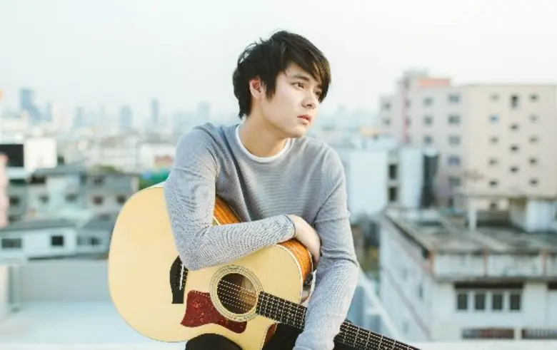 จาก “หน้าหนาวที่แล้ว” สู่เพลงเปิดตัว “ก่อนฤดูฝน” ในฐานะศิลปิน วอท เดอะ ดัก ของวัยรุ่นเลือดใหม่ “เดอะทอยส์”