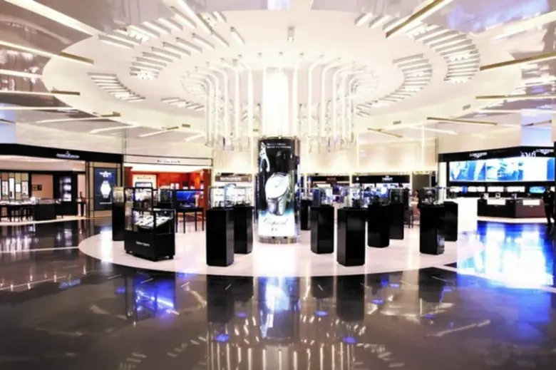 คิง เพาเวอร์ ศรีวารี สวรรค์แห่งการชอปปิ้งแบรนด์เนมดิวตี้ฟรี ใกล้สนามบินสุวรรณภูมิ