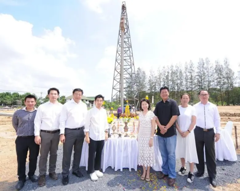 นายโสมพัฒน์ ไตรโสรัส (ที่ 4 จากซ้าย) ประธ...