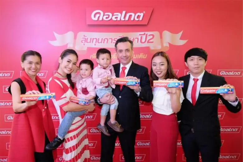 มร.ฌอง มาร์ค เล บรี (กลาง) ผู้อำนวยการฝ่า...