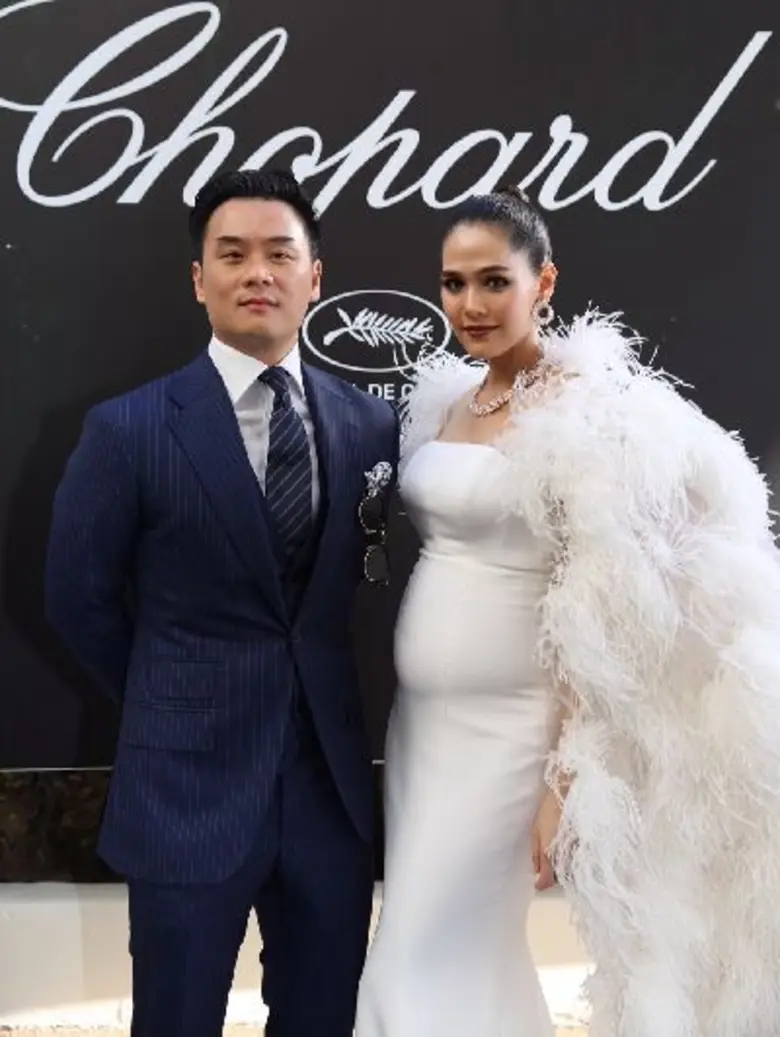 ส่องแฟชั่น รวมลุคสุดปัง "ชมพู่" บนพรมแดงคานส์