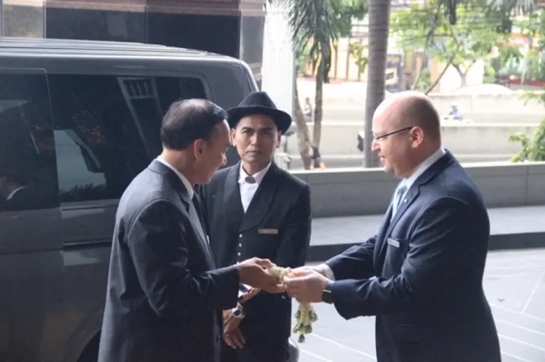 พณฯ ออมสิน ชีวะพฤกษ์ รัฐมนตรีประจำสำนักนายกรัฐมนตรี เป็นประธานในพิธีเปิดงานประชุมวิชาการระดับนานาชาติ ประจำปี 2560 “International Conference on Nation Building 2017 ณ โรงแรมสวิสโฮเต็ล เลอคองคอร์ด กรุงเทพฯ