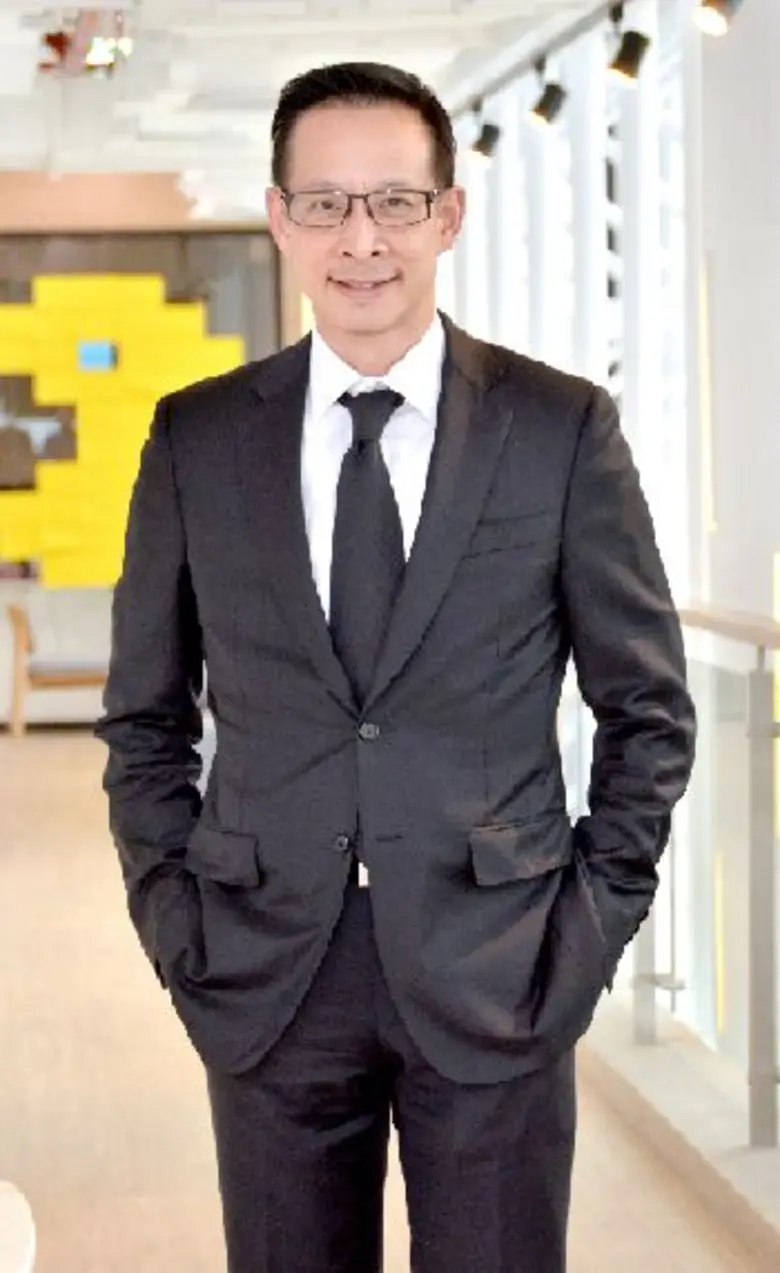 นายสาระ ล่ำซำ กรรมการผู้จัดการและประธานเจ...