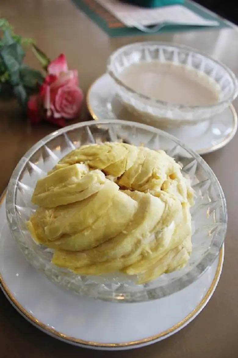 เรือนต้น ค๊อฟฟี่ช๊อปคัดสรรเมนูเด่นรับลมฝน...