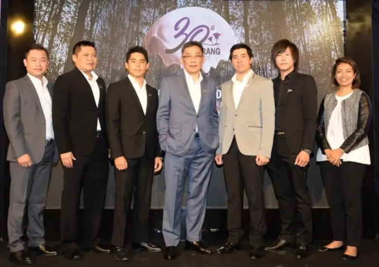 คุณวีรสิทธิ์ สินเจริญกุล (ที่ 3 จากขวา) ก...