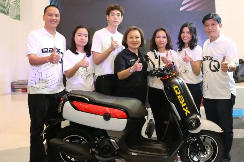 นางสาวจินตนา อุดมทรัพย์ (คนกลาง) ผู้จัดกา...