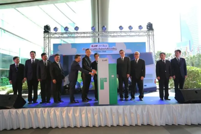 พลเอก อนันตพร กาญจนรัตน์ รัฐมนตรีว่าการกร...