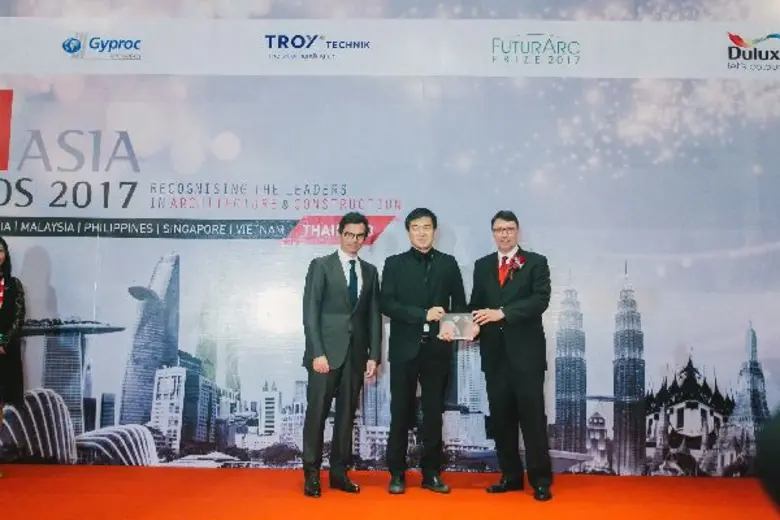 ภาพข่าว: มร. ริชาร์ด จูเชรี (ซ้ายสุด) กรร...