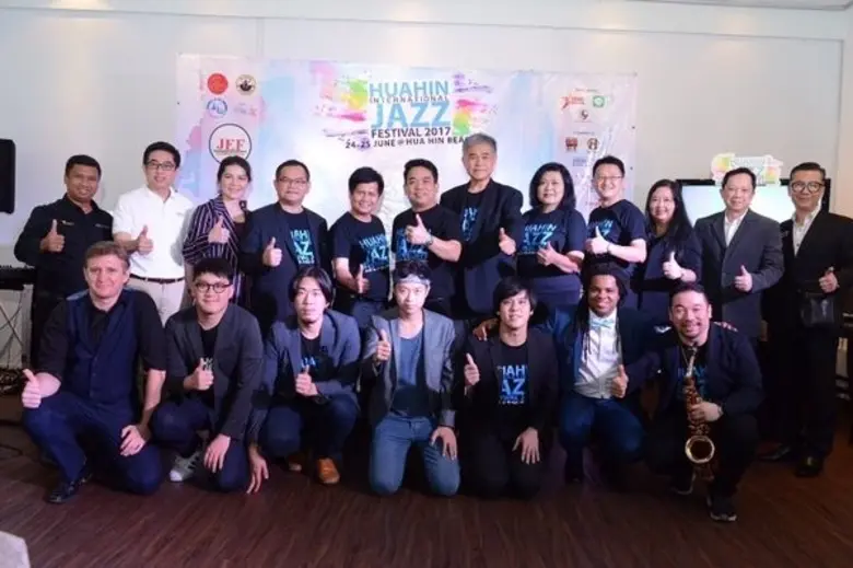 แถลงข่าวเปิดตัวอย่างเป็นทางการไปเป็นที่เร...