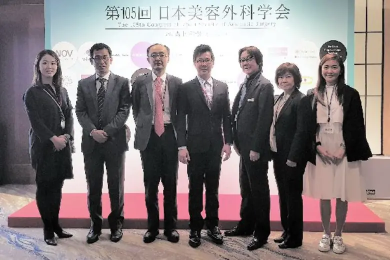 นพ.พุฒิพงศ์ ภูมิสุวรรณ (คนกลาง) ผู้อำนวยก...