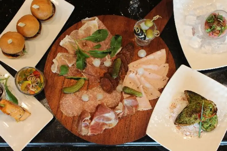 โปรโมชั่นทาปาสและไวน์ โรงแรมเมอร์เคียว กรุงเทพ มักกะสัน