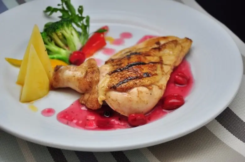 ในเดือนมิถุนายน นี้ เชฟขอนำเสนอ อกไก่ย่าง...