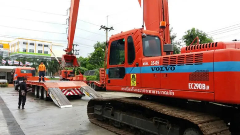 ปภ. โดย ศูนย์ ปภ.เขต 1 ปทุมธานี ร่วมแก้ไขปัญหาผักตบชวา จังหวัดปทุมธานี