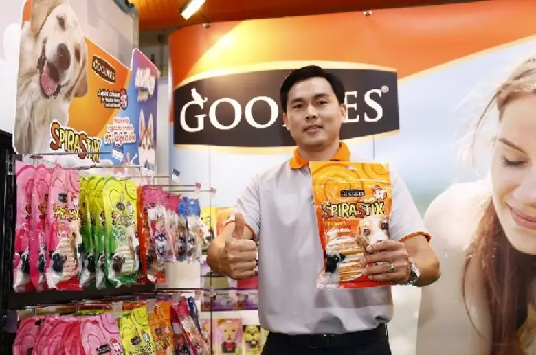 “นิวเคลียร์ หรรษา” จูง “เจ้าขาโจ๋” สุนัขตัวโปรด ร่วมแชร์ทริคเอาใจสัตว์เลี้ยงกับผลิตภัณฑ์ขนมสุนัขแบรนด์ Goodies