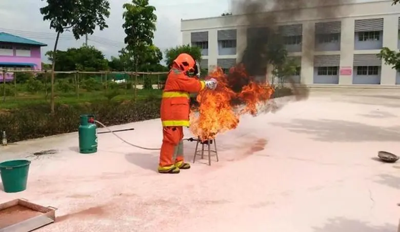 ปภ. โดย ศูนย์ ปภ.เขต 1 ปทุมธานี ร่วมฝึกอบรมเชิงปฏิบัติการป้องกันอัคคีภัย อุบัติภัย และซ้อมแผนอพยพกรณีเกิดภัย