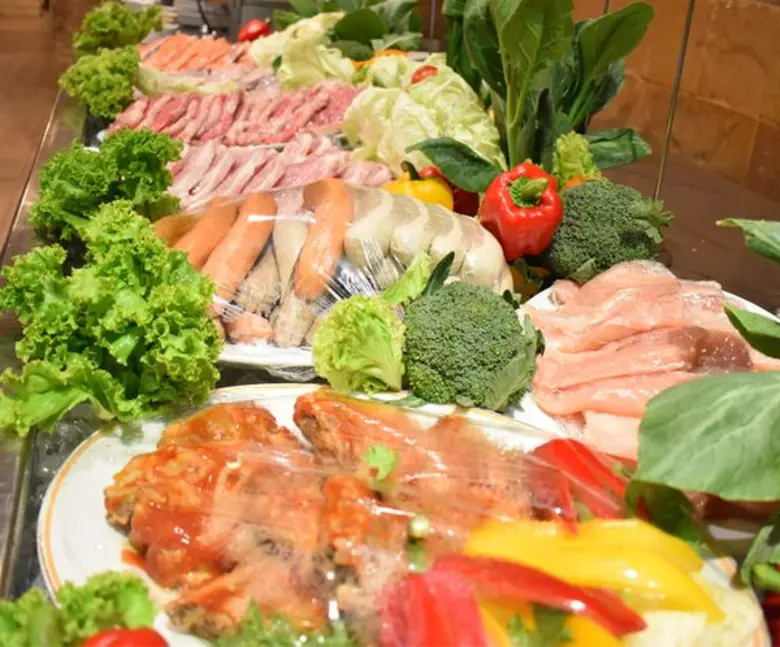 บุฟเฟ่ต์ สเต็ก-ซีฟู๊ด- อาหารญี่ปุ่น 399++บาท ณ โรงแรมโฟร์วิงส์ สุขุมวิท26