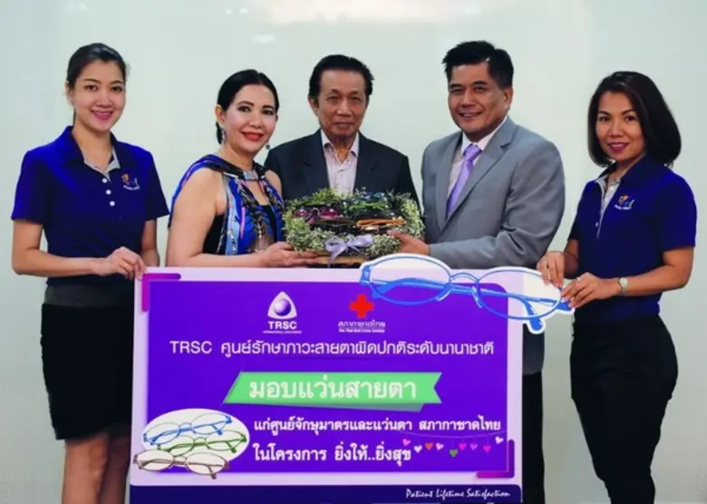 คุณสุรัศมิ์(พรรณ) ดุลยจินดา และม.ล.ปุญยนุ...