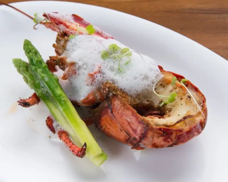 ห้องอาหาร อัพแอนด์อะบัฟ (Up & Above Resta...