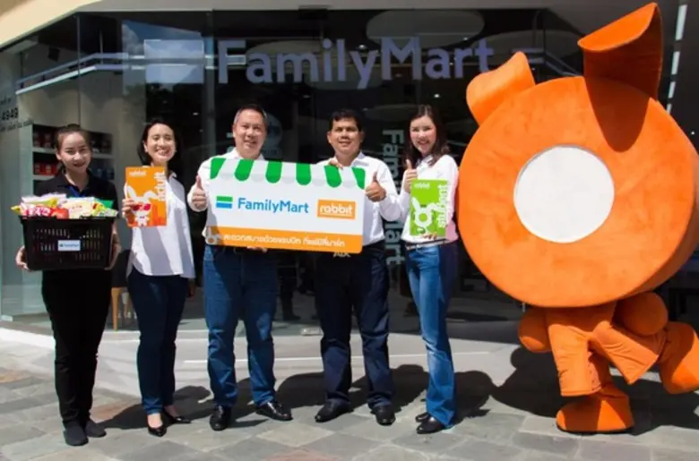 บริษัท เซ็นทรัลแฟมิลี่มาร์ท จำกัด นำโดยนา...