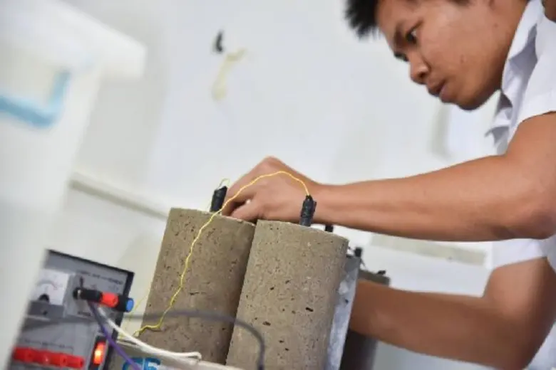 ศ.ดร.อภิรัฐ ศิริธราธิวัตร คณบดีคณะวิศวกรร...