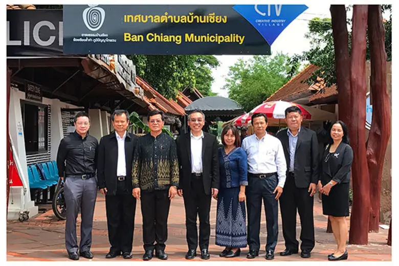 นายภานุวัฒน์ ตริยางกูรศรี (ที่ 4 จากซ้าย)...