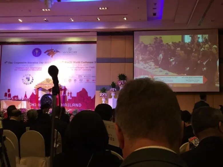 ผศ.ดร.วิรัช เลิศไพฑูรย์พันธ์ รองอธิการบดีมหาวิทยาลั...