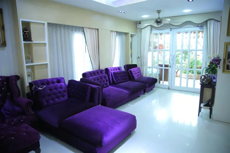 ทีวีไกด์: รายการ "THE GUEST (เดอะ เกสท์) ตีสนิทคนดัง" ยิ่งยง ยอดบัวงาม เปิดคฤหาสน์สีมวงสุดอลังกา ห้องน้ำ 12 ห้อง เน้นแต่งบ้านตามฮวงจุ้ย