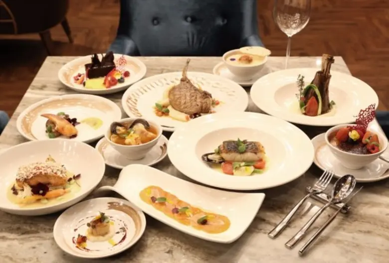 โรงแรม เดอะ แกรนด์ โฟร์วิงส์ คอนเวนชั่น ก...