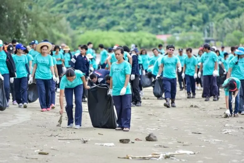 ใส่ใจโลก-ใส่ใจบ้านของเรา เอสเอสไอ–ชุมชนทำความสะอาดหาดแม่รำพึงวันสิ่งแวดล้อมโลก 2560