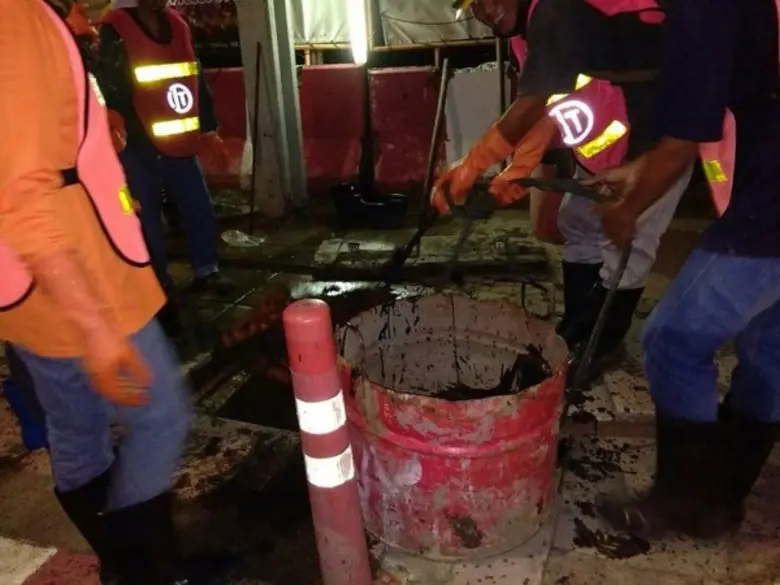 การรถไฟฟ้าขนส่งมวลชนแห่งประเทศไทย (รฟม.) จัดกิจกรรม“ลอกท่อระบายน้ำเพื่อคนที่เรารัก ปีที่ 2”บริเวณหน้าสถานีตำรวจนครบาลบางเขน และหน้าหมู่บ้านอัมรินทร์นิเวศน์