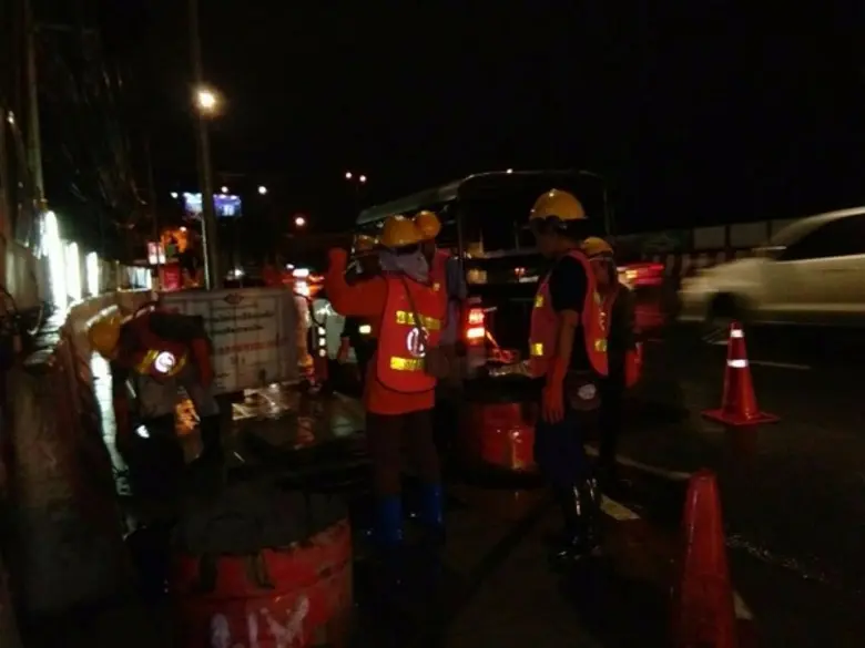 การรถไฟฟ้าขนส่งมวลชนแห่งประเทศไทย (รฟม.) จัดกิจกรรม“ลอกท่อระบายน้ำเพื่อคนที่เรารัก ปีที่ 2”บริเวณหน้าสถานีตำรวจนครบาลบางเขน และหน้าหมู่บ้านอัมรินทร์นิเวศน์