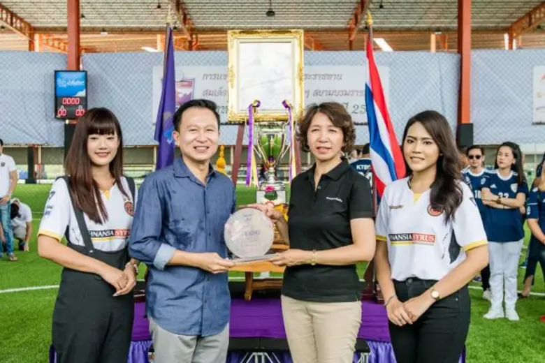 ทันตแพทย์วัฒนา ชัยวัฒน์ หรือหมอหนึ่ง (ที่...