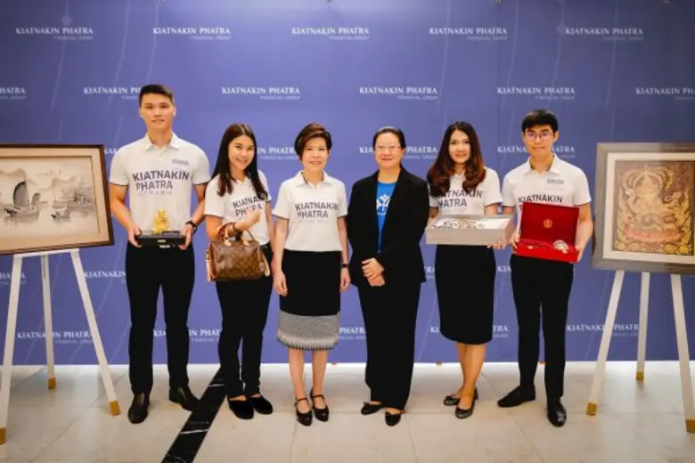 นางสาวฐิตินันท์ วัธนเวคิน (ที่ 3 จากซ้าย)...