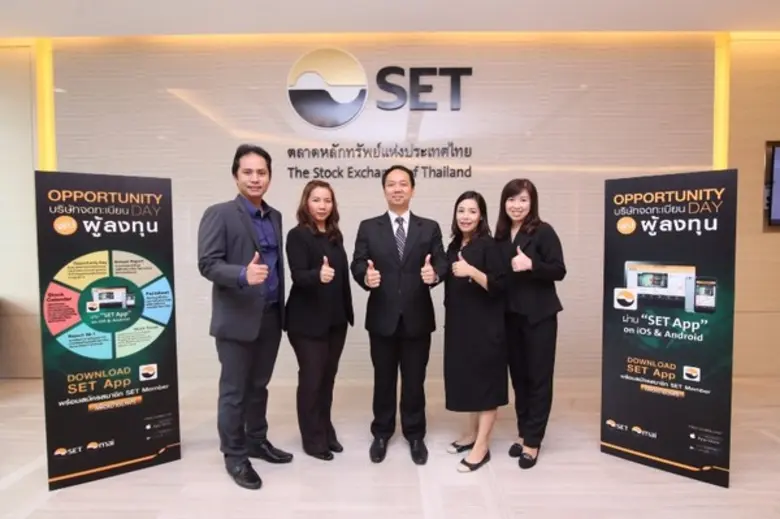 นายสุทธิรักษ์ เสถียรภาพอยุทธ์ (คนกลาง) กร...