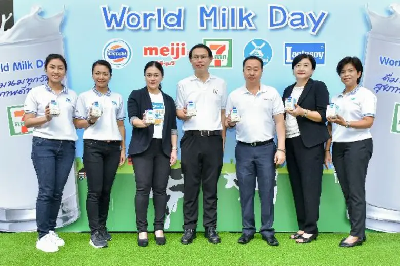 นางสาวพรรวนา มหาทรัพย์ (ที่ 3 จากซ้าย) ผู...