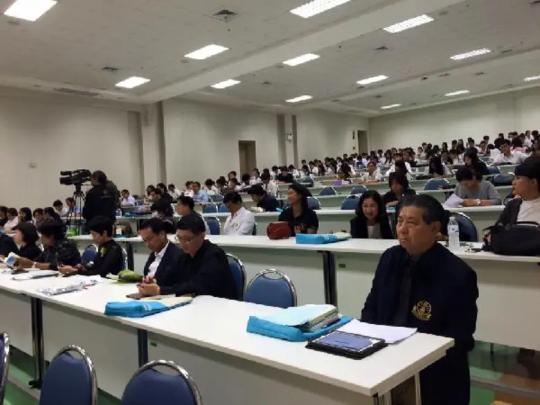 คณะแพทย์ฯ ม.นเรศวร เดินหน้าปฏิรูปการสอน ดึงนวัตกรรมเรียนร่วมสหวิชาชีพ “IPE” เสริมหลักสูตร “แพทย์ 7 ดาว” ชี้ลดขัดแย้ง-สร้างบัณฑิตสุขภาพคุณภาพ คาดเริ่มใช้ปี 62