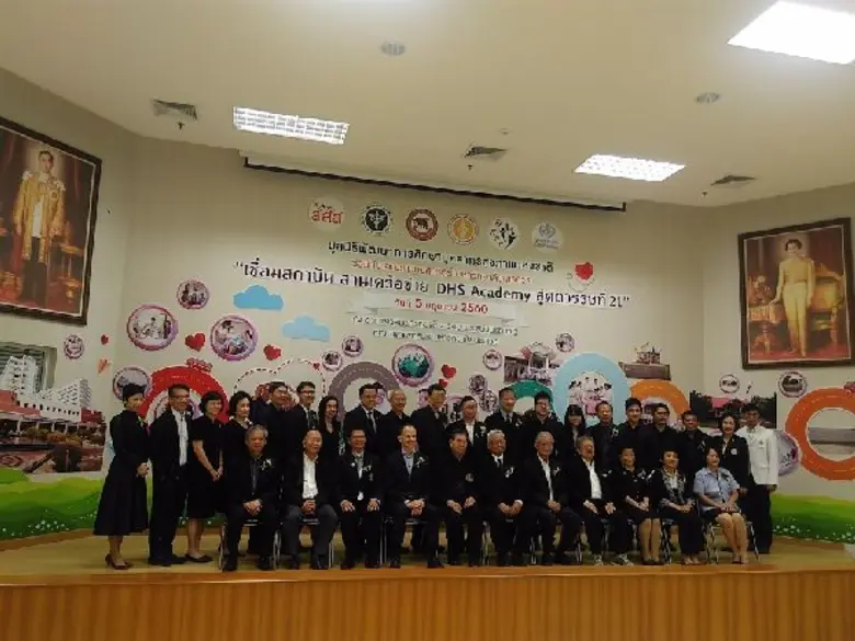 คณะแพทย์ฯ ม.นเรศวร เดินหน้าปฏิรูปการสอน ดึงนวัตกรรมเรียนร่วมสหวิชาชีพ “IPE” เสริมหลักสูตร “แพทย์ 7 ดาว” ชี้ลดขัดแย้ง-สร้างบัณฑิตสุขภาพคุณภาพ คาดเริ่มใช้ปี 62