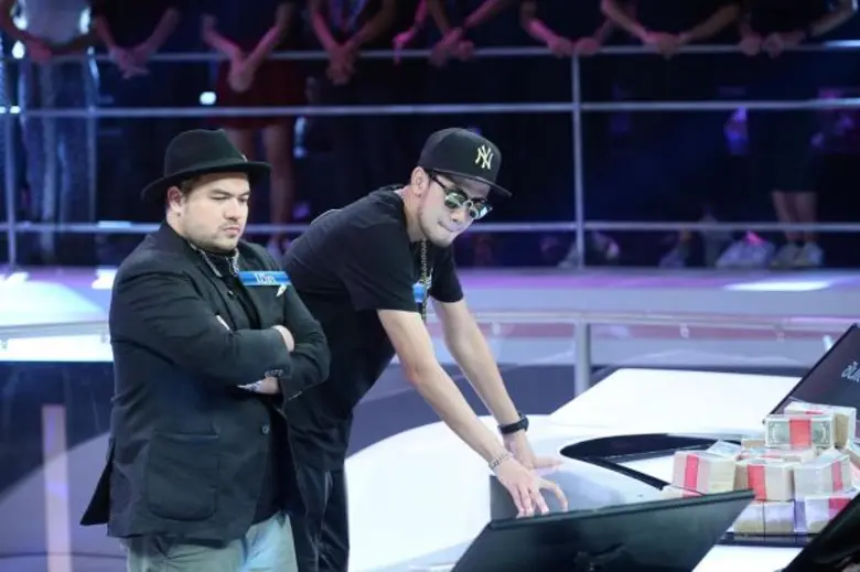 ทีวีไกด์: รายการ “The Money Drop Thailand...เล่นเป็นหมู่” “โอ๊ต - ปราโมทย์” ออกหน้า! นำทีม “ชาวแก๊งร่วมอุดมการณ์” แหกด่านความกดดัน!!!