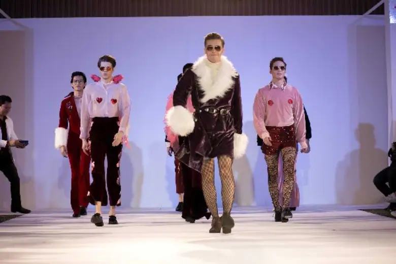 ศิลปะบวกแฟชั่น ชุด 140 ผลงาน จาก นศ.ออกแบบแฟชั่น มทร.ธัญบุรี