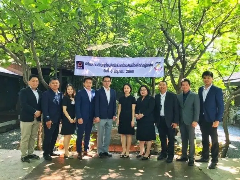 คุณทวี กุลเลิศประเสริฐ (กลางซ้าย) กรรมการ...