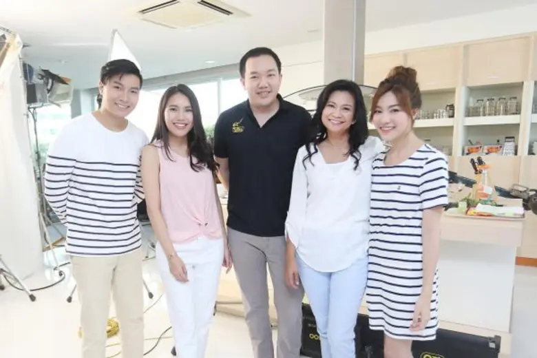 นายยศสรัล แต้มคงคา (กลาง) ผู้อำนวยการฝ่าย...