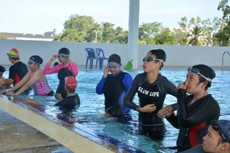 มรภ.สงขลา ฝึกทักษะ นศ.พิการ ว่ายน้ำปลอดภัย