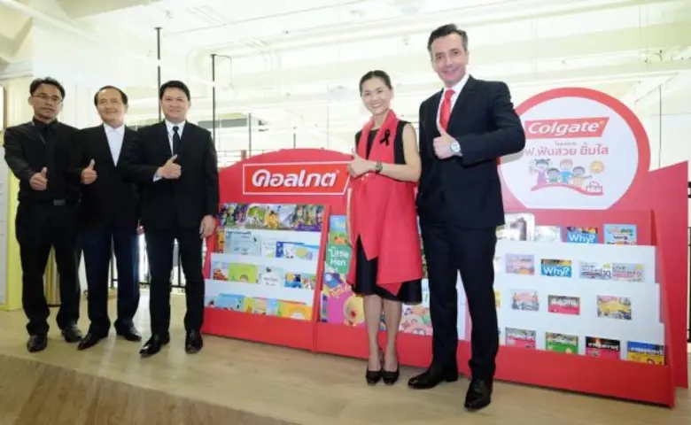 มร.ฌอง มาร์ค เล บรี (ขวา) ผู้อำนวยการฝ่าย...