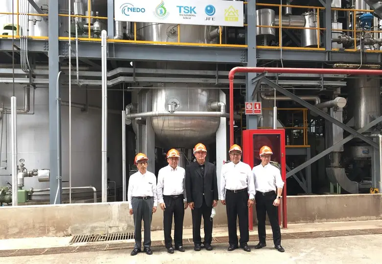 ดร.อุกฤษฏ์ อัษฎาธร (ที่ 2 จากซ้าย) กรรมกา...