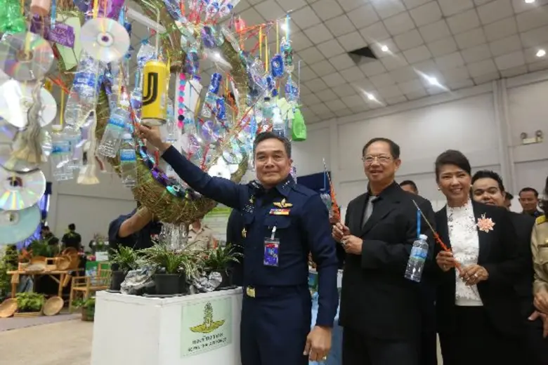 กลุ่ม “Green @ Heart เครือข่าย....หัวใจสีเขียว ร่วมมือภาครัฐและเอกชน ร่วมรณรงค์วันสิ่งแวดล้อมโลก ประจำปี 2560 ยกเครื่องชุมชน แฟลตทุ่งสีกัน-ตลาดยิ่งเจริญ จัดการ 'น้ำ-ขยะ-มลพิษ’