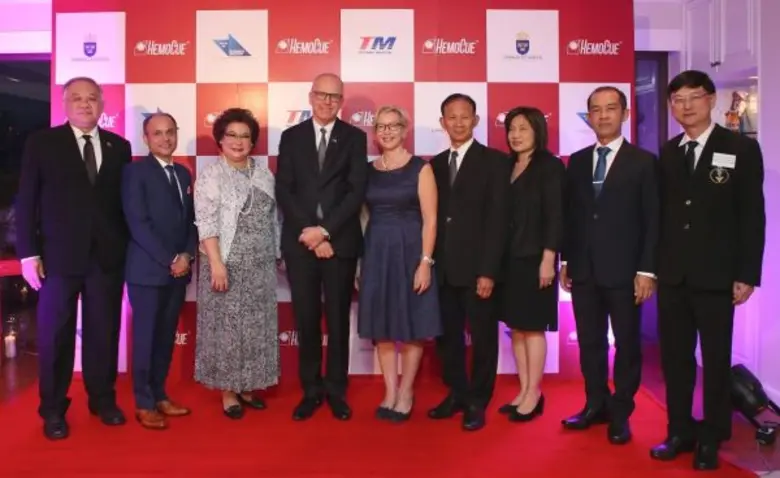 ท่านทูต สเตฟฟาน แฮรร์สตอรม (ที่4จากซ้าย) ...