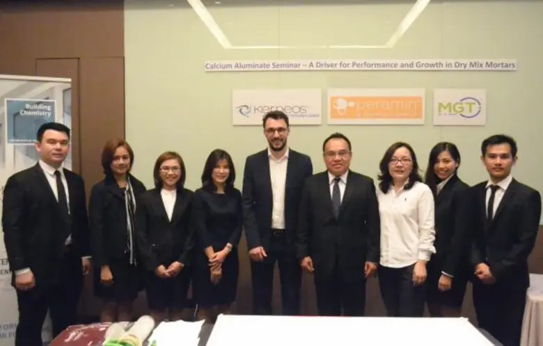 ดร.วิทยา อินาลา (ที่4จากขวา) ประธานเจ้าหน...